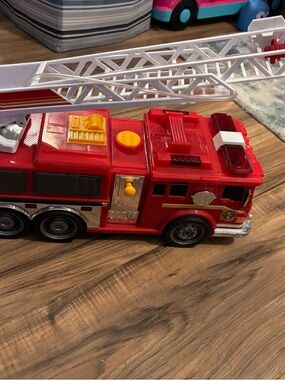 Red Toy Fire Truck with Extendable Ladder - Kids Toy